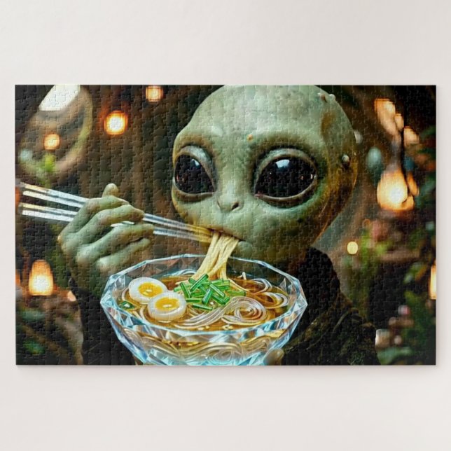 Lustiger Alien isst monogrammierte Ramen-Nudeln Puzzle (Horizontal)