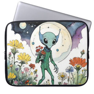 Lustiger Alien pflückt Blumen bei Vollmond Laptopschutzhülle