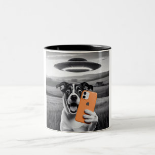 Lustiger Alien-UFO-Hund-Selfie - Coole Katze & Wel Zweifarbige Tasse