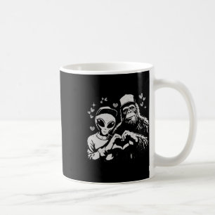 Lustiger Alien und Bigfoot Valentinstag Quirkiger  Kaffeetasse