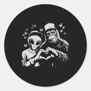 Lustiger Alien und Bigfoot Valentinstag Quirkiger Runder Aufkleber