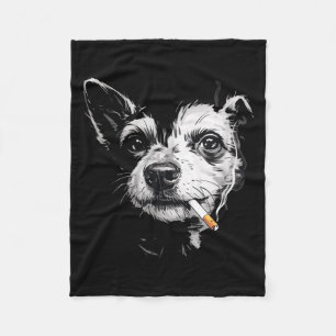 Lustiger alter Jazz-Hund raucht Zigarette Fleecedecke
