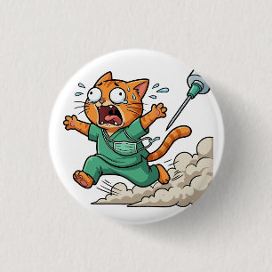 Lustiger Arztkatze läuft mit Spritze Knopf Button