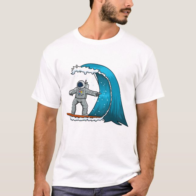 Lustiger Astronaut surft T-Shirt (Vorderseite)