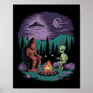 Lustiger Außerirdischer und Bigfoot beim Wandern M Poster
