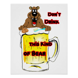 Lustiger Bär beim Baden in einem Glas Bier auf ein Poster