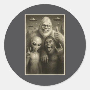 Lustiger Bigfoot, Alien und Yeti Sasquatch Rockt Runder Aufkleber