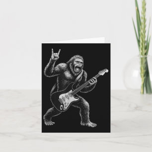 Lustiger Bigfoot Sasquatch spielt Gitarre, Rock An Karte