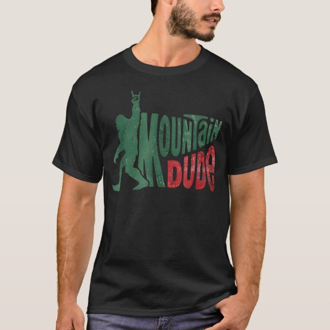 Lustiger Bigfoot-Typ im Gebirge T-Shirt (Vorderseite)