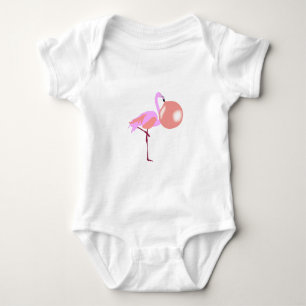 Lustiger Blasen kauender Flamingo beim Blasen eine Baby Strampler