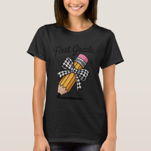 Lustiger Bleistift-Bogen für die erste Klasse zum  T-Shirt