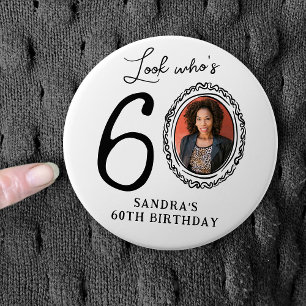 Lustiger Blick Wer ist 60! Foto 60. Geburtstag Button