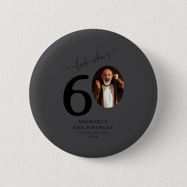 Lustiger Blick Wer ist 60 Stylischer 60. Geburtsta Button (Vorderseite)