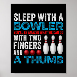 Lustiger Bowling-Schlaf Mit Einem Bowler Wortspiel Poster