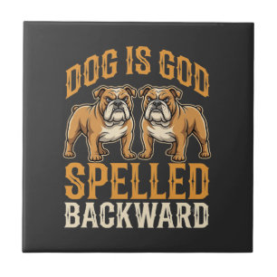Lustiger Bulldogge Hund Ist Gott Rückwärts Geschri Fliese
