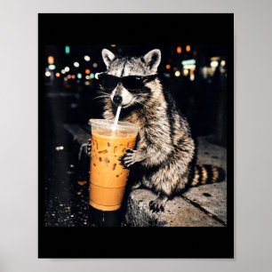 Lustiger cooler Waschbär, der eisgekühlten Kaffee  Poster