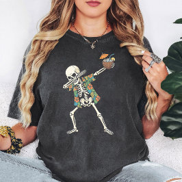 Lustiger Dabbing-Skelett mit Kokosnuss-Getränk T-Shirt