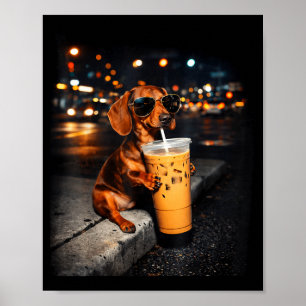 Lustiger Dachshund trinkt Eiskaffee süßer Hund Mem Poster