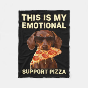 Lustiger Dachshund Wennie emotionaler Hund isst Pi Fleecedecke