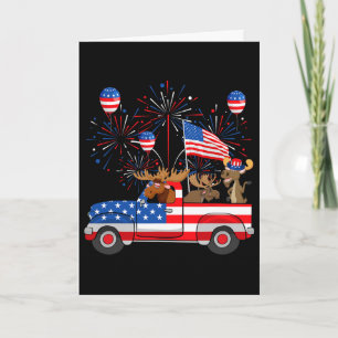 Lustiger Elch fährt roten LKW USA-Flagge Patriotis Karte