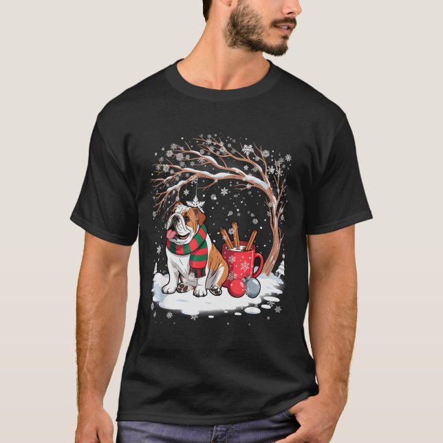 Lustiger englischer Bulldogge im Schnee Baum Weihn T-Shirt (Vorderseite)