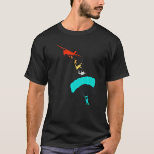 Lustiger Fallschirmspringer springt aus dem Flugze T-Shirt