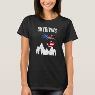 Lustiger Fallschirmspringer springt aus dem Flugze T-Shirt