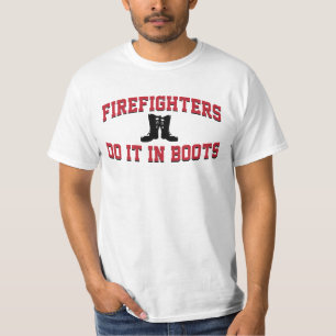 Lustiger "Feuerwehrmänner tun es in den Stiefeln" T-Shirt