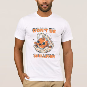 Lustiger Fisch in einer Muschel-Kunst T-Shirt