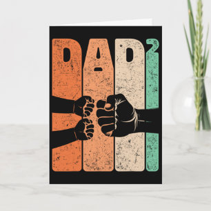 Lustiger Fist Bump Dad im Quadrat Retro Vater von Karte