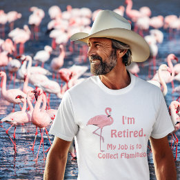 Lustiger Flamingo-Ruhestand auf dem Rasen T-Shirt
