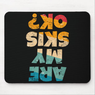 Lustiger Freestyle-Skifahrer sind Skier ok_ Winter Mousepad