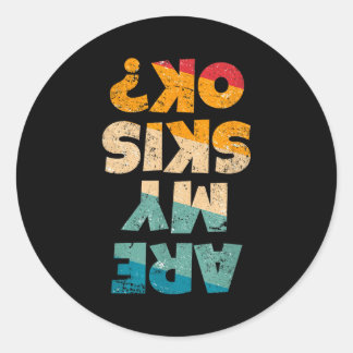 Lustiger Freestyle-Skifahrer Sind Skier ok_ Winter Runder Aufkleber