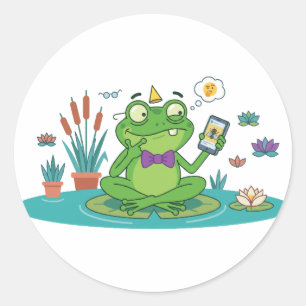 Lustiger Frosch beim Smartphone-Browsen Runder Aufkleber