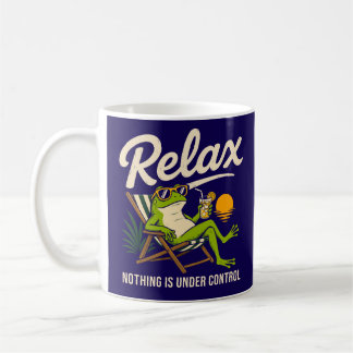 Lustiger Frosch entspannt sich Kaffeetasse