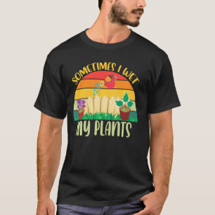 Lustiger Gärtner Manchmal Nässe Ich Meine Pflanzen T-Shirt
