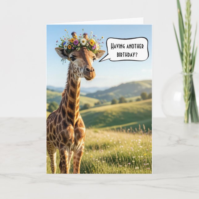 Lustiger Geburtstags-Giraffe mit Blumenkrone Karte (Vorderseite)
