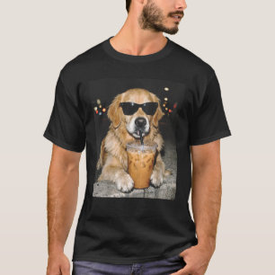 Lustiger Golden Retriever trinkt eisgekühlten Kaff T-Shirt