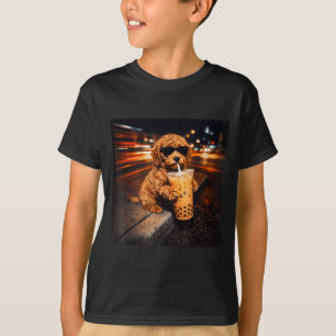 Lustiger Goldendoodle trinkt Eiskaffee Tier-Meme T-Shirt