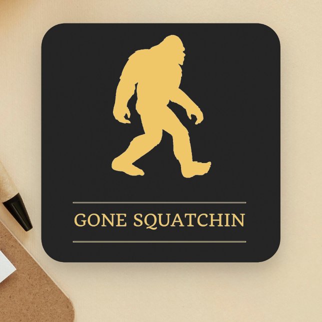 Lustiger großer Fuß gegangenes Squatchin Sasquatch Rechteckiger Pappuntersetzer (Von Creator hochgeladen)