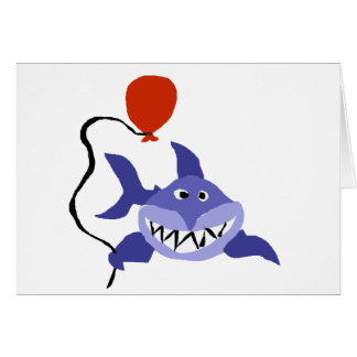 Lustiger Haifisch, der roten Ballon hält