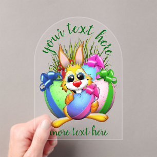 Lustiger Hase beißt ein Osterei Acryleinladungen
