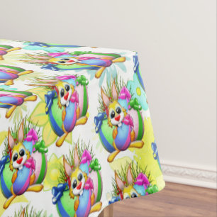 Lustiger Hase, der ein Osterei beißt Tischdecke