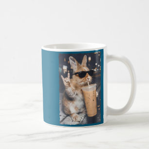 Lustiger Hase trinkt Eiskaffee, lustiger Ostertag Kaffeetasse