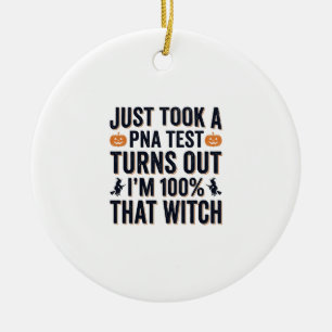 Lustiger Hexen-Test Halloween-Zitat Vektor-Design_ Keramik Ornament