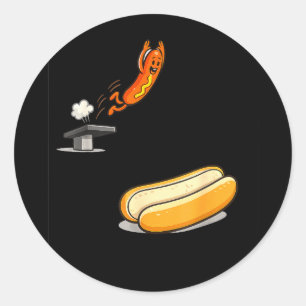 Lustiger Hotdog springt in Brötchen Cartoon Essen Runder Aufkleber