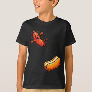 Lustiger Hotdog springt in Brötchen Wurst BBQ hoch T-Shirt