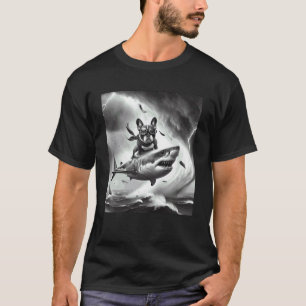 Lustiger Hund Französische Bulldogge reitet auf ei T-Shirt