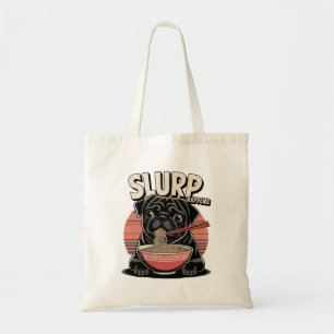 Lustiger Mops, der Ramen isst: Slurp passiert Tragetasche