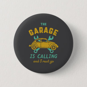 Lustiger Oldtimer-Automechaniker Die Garage ruft a Button